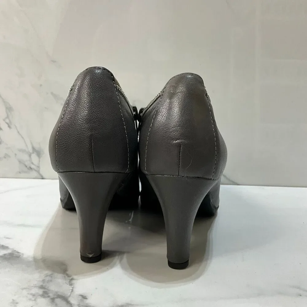 ANNE KLEIN Gray Leather Heels